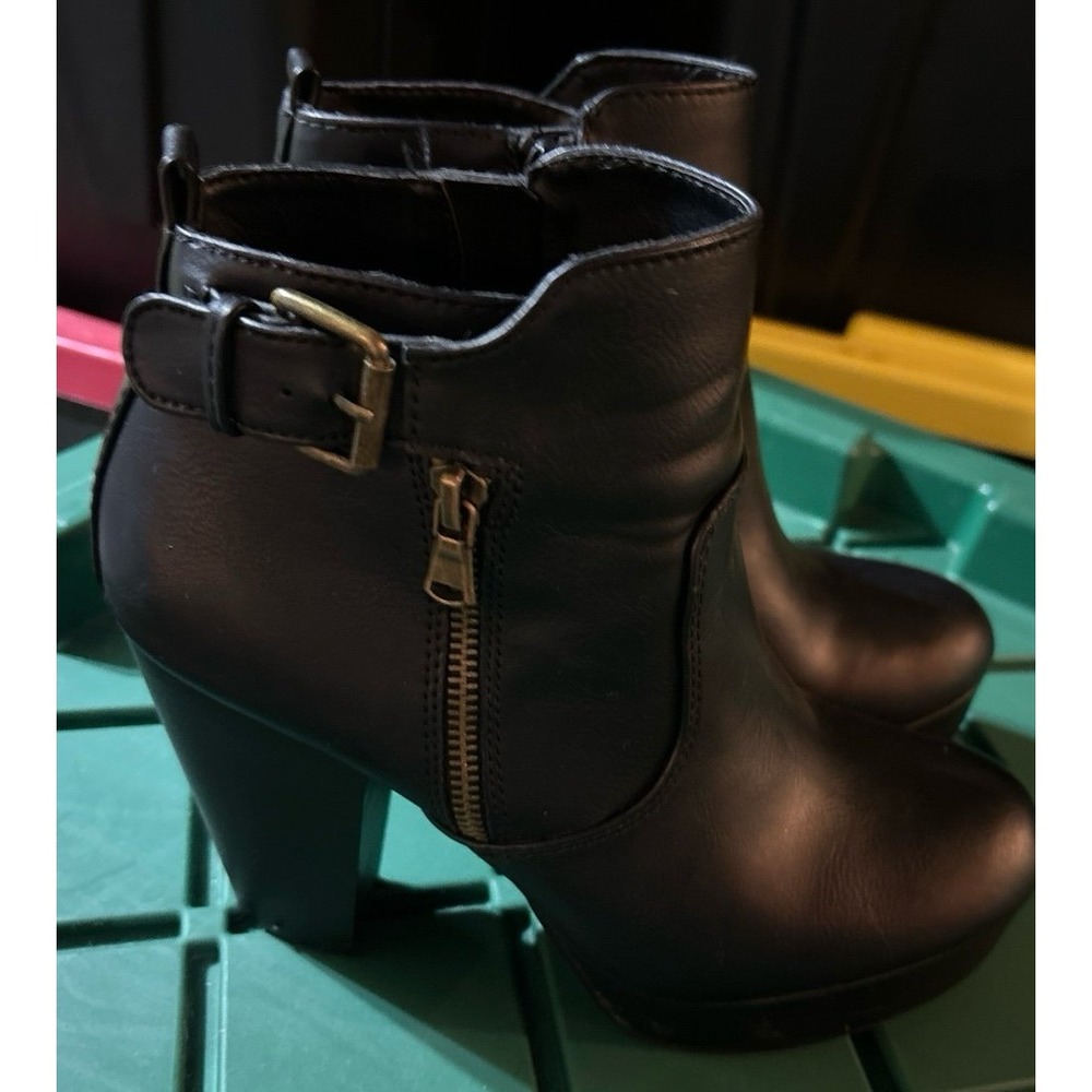 Material Girl Women's Mraelyn Black Faux Leather Platform Ankle Boot, 8 - Picture 2 of 8